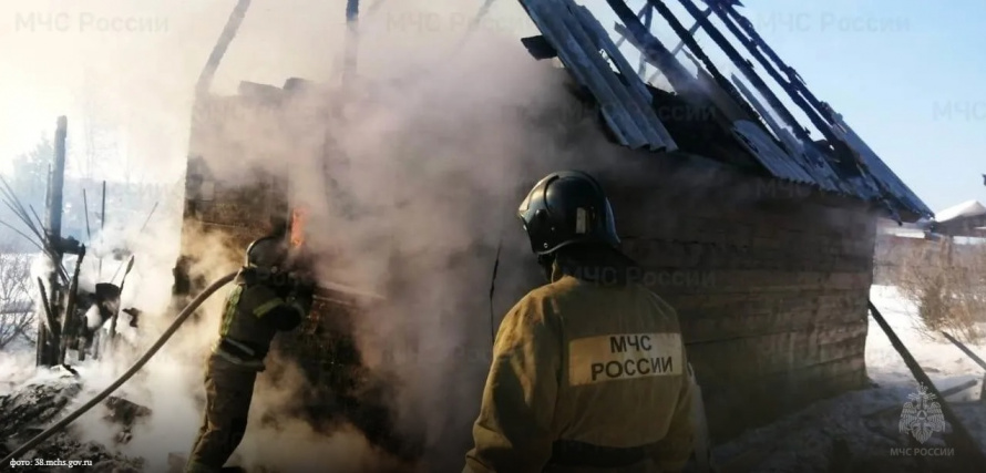 Женщина погибла во время пожара в бане в посёлке Усть-Ордынский